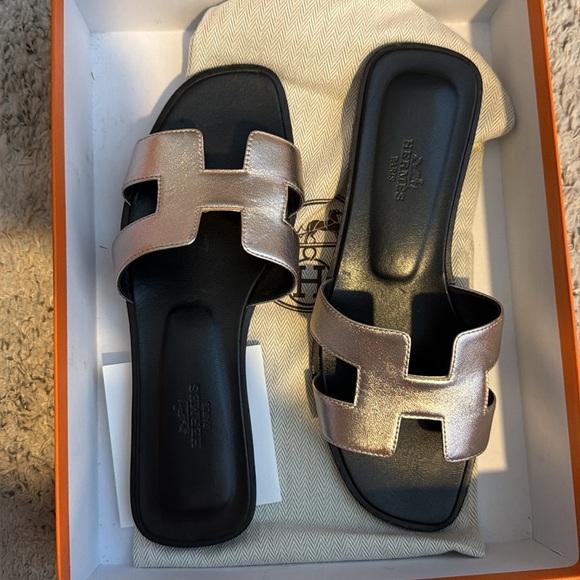 Hermes Oran Rose Gold Sandals - Picture 5 of 7